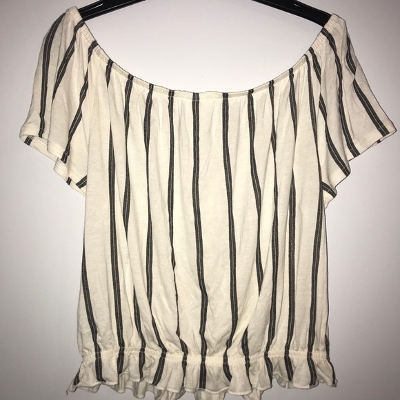💰PRICE DROP💰 Like new H&M off shoulder top - Picture 2 of 5